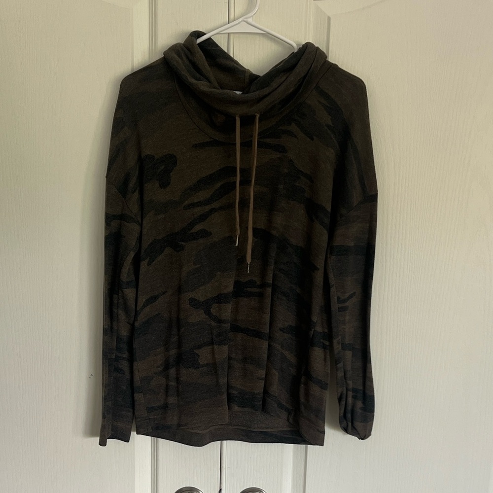 Splendid size small sweater